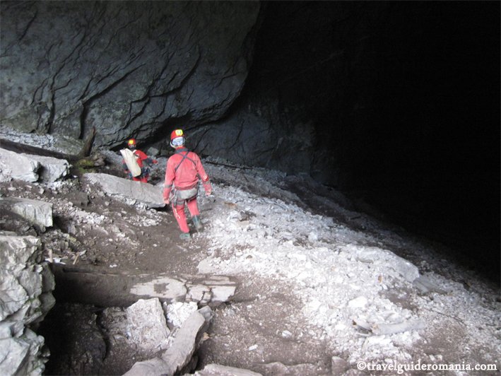 Entrance 2 - cetatile Ponorului cave travel guide romania - Apuseni Nature Park