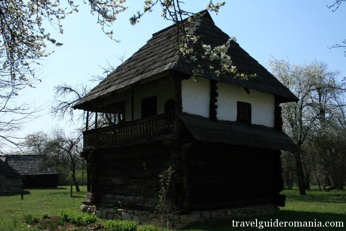 traditional house Travel Guide Romania-traditional house