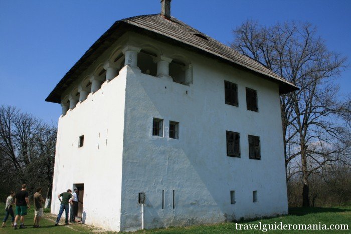 Cornoiu cula Travel Guide Romania-Cornoiu cula