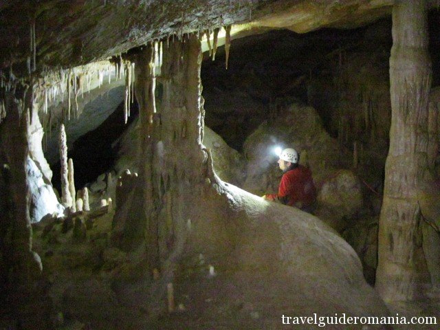 Humpleu cave -The main features of the cave is the huge dimension