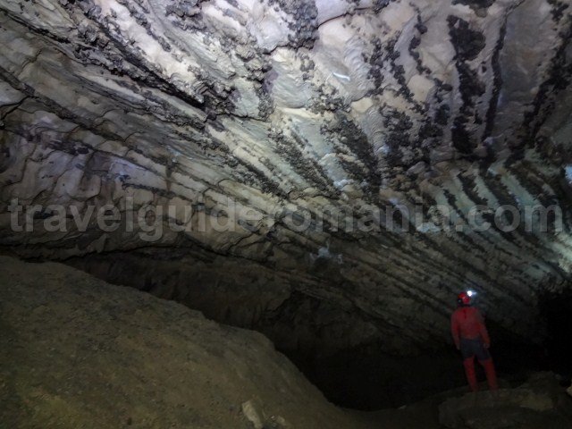 Comarnic cave - caving in Romania