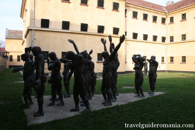 The-Cortege-of-the-Sacrificed