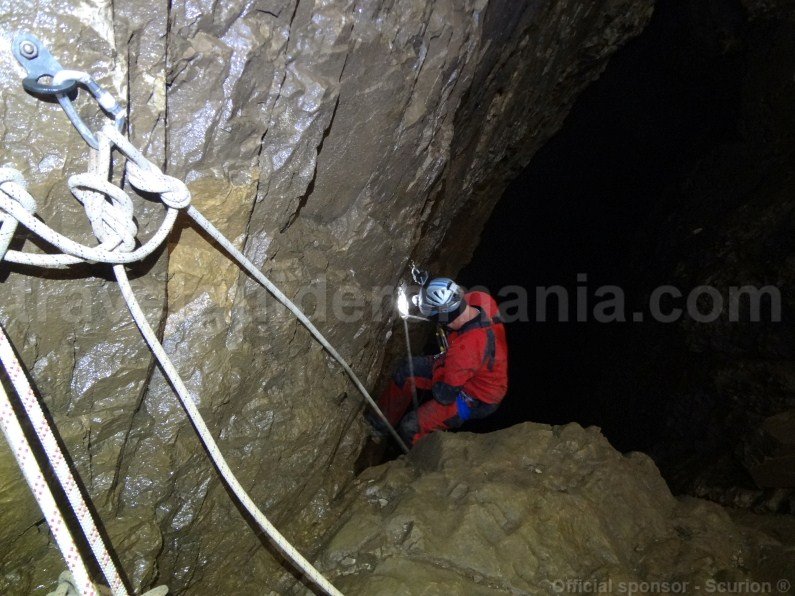 Exploration Campeneasca Cave - Romania