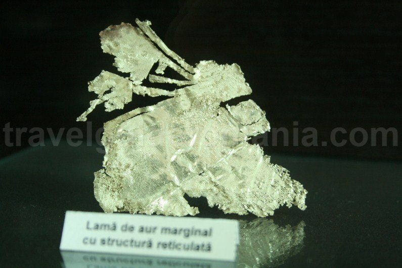 Lamellar gold exhibit - Gold Museum - Brad