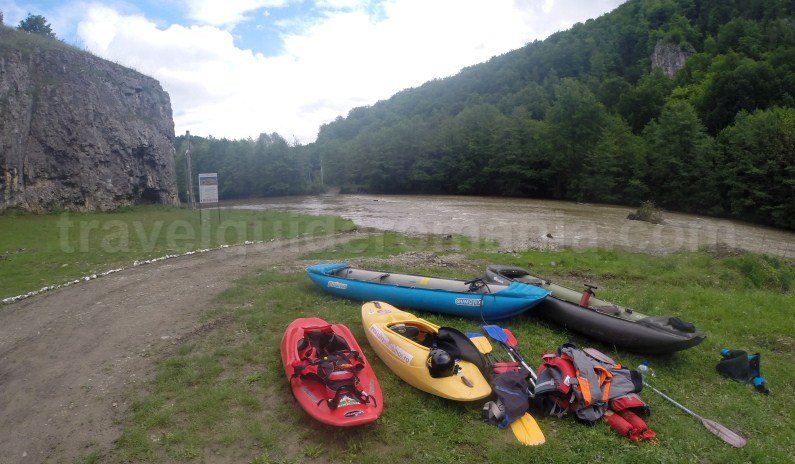Kaiac and rafting at Suncuius - Padurea Craiului Mountains