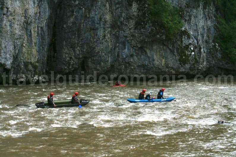 Rafting at Vadul Crisului Canyon