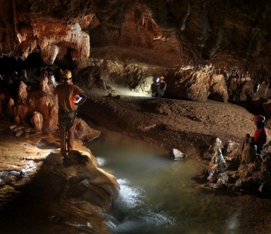 Exploring horizontal caves – useful tips for caving Adventure and caving in Romania