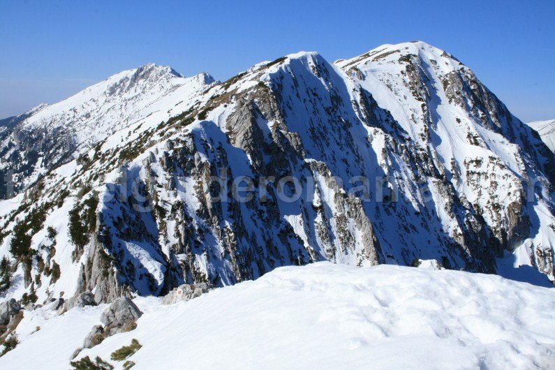 Winter trekking in Piatra Craiului Mountains