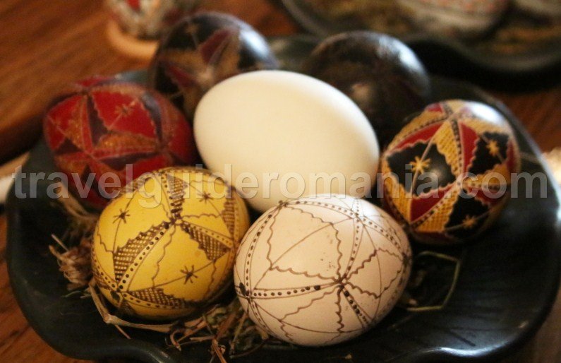 Painted Easter eggs, a folkloric tradition in Romania