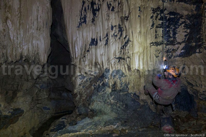Difficult caves in Romania - V5 cave (V5 pothole)