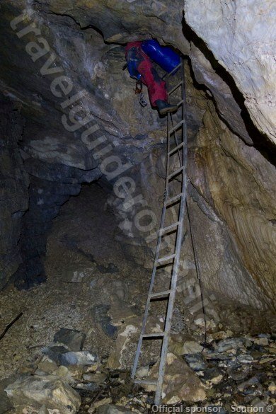 Entry sector – Aragonite Hall (V5 cave) Exploration of the V5 pothole - caving in Romania