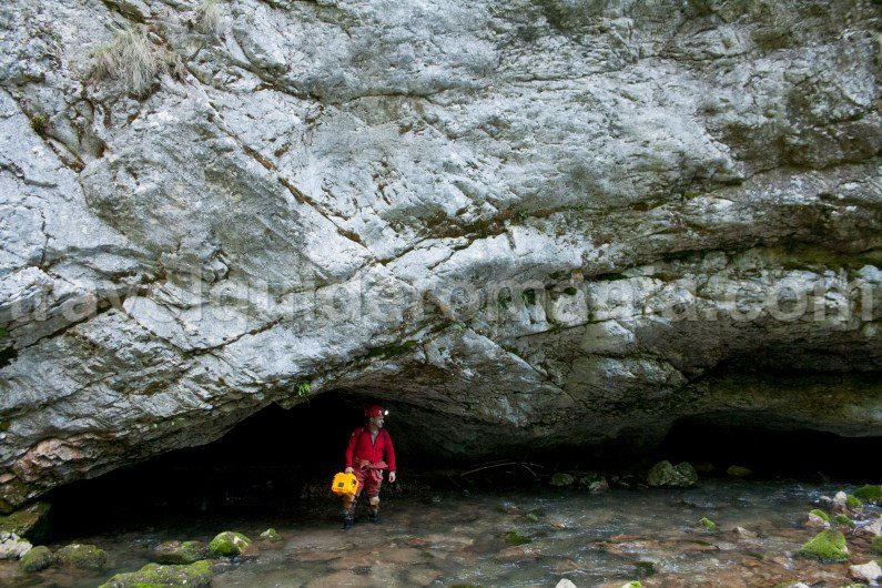 Pestera cu Aluviuni (The Cave with Sediments) entrance