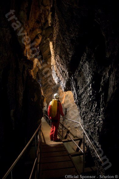 Vadul Crisului show cave - Travel Guide Romania