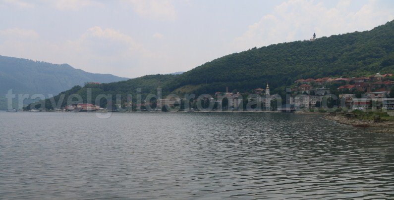 boat-tour-at-danube-river-gorges-romania