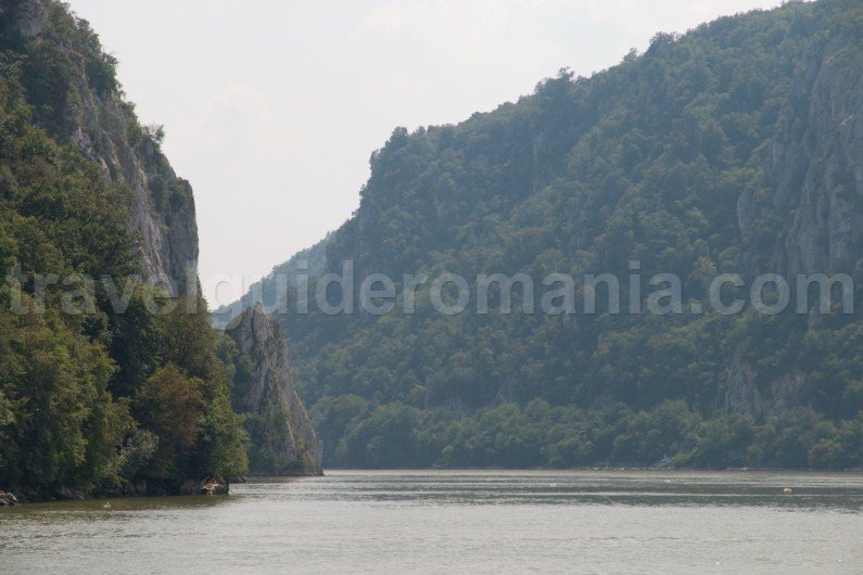 places-to-see-in-romania-the-danubes-cauldrons