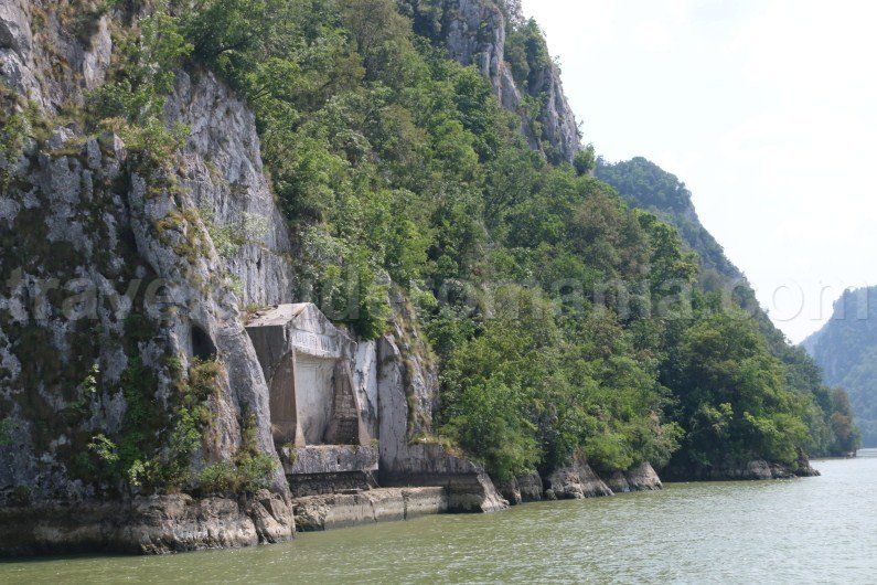 tabula-traiana-sculpture-boat-ride-on-danube-river-romania