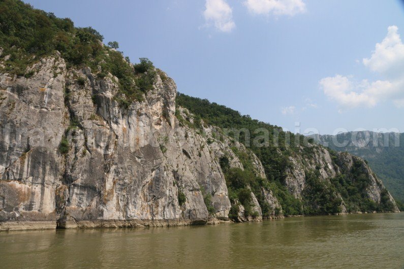the-danubes-cauldrons-boat-ride-near-orsova
