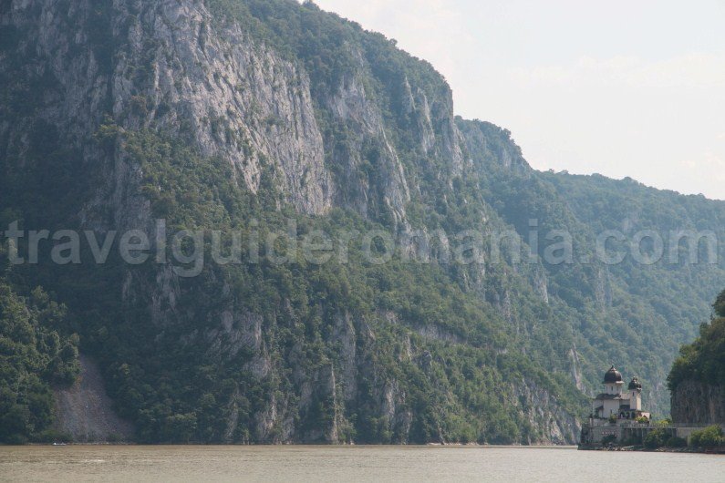 the-small-cauldrons-of-danube-river-iron-gates-national-park
