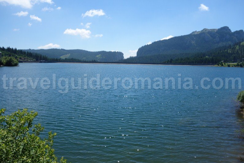 bolboci-lake-in-bucegi-mountains-romania