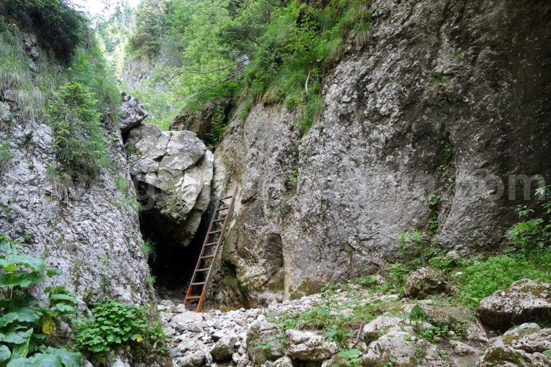 bucegi-mountains-subunit-of-carpathian-mountains-romania