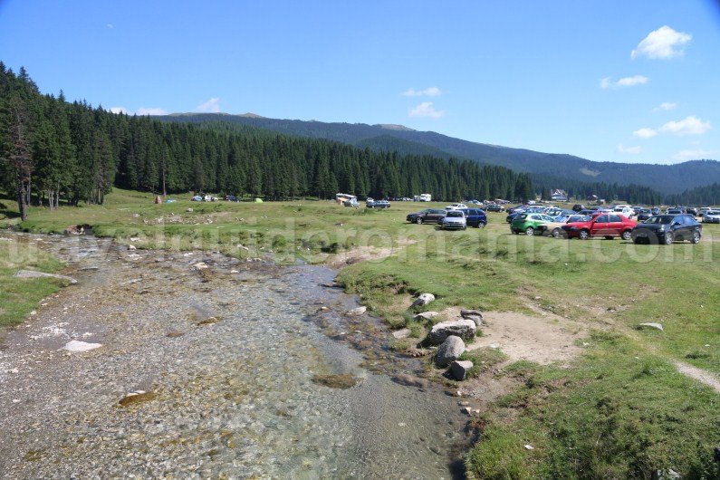 camping-place-in-padina-meadow-bucegi-mountains