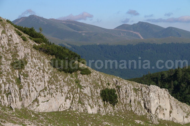 romanias-carpathian-mountains-and-natural-parks