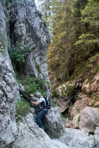 travel-guide-romania-hiking-in-bucegi-mountains