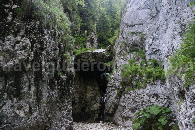 trekking-in-bucegi-mountains-romania