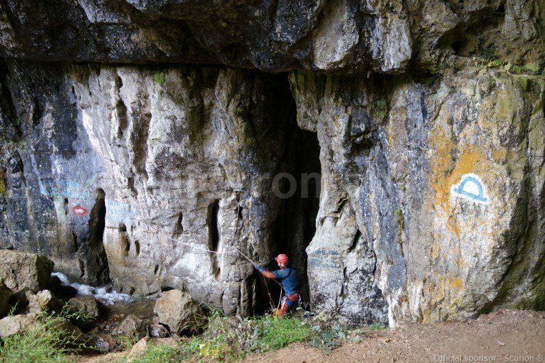 small-group-tours-in-romania-caving-in-apuseni-mountains