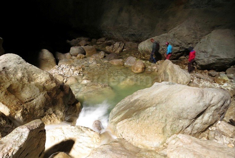 Cetatile Ponorului Padis Apuseni wild cave