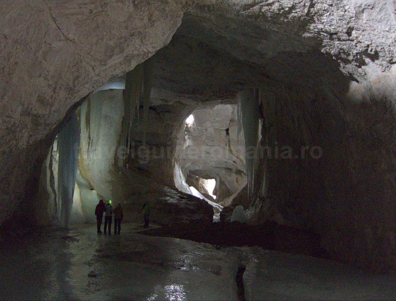 Cetatile Radesei caves Padis Apuseni adventure