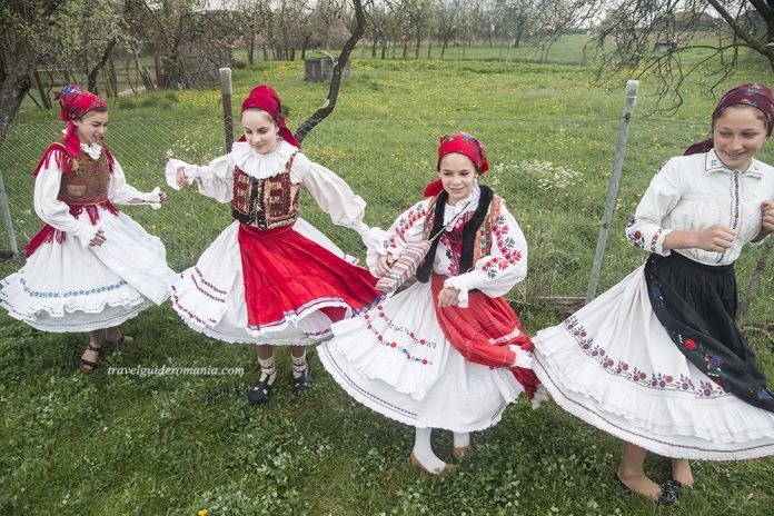 Customs and traditions in Romania Customs and traditions in Romania