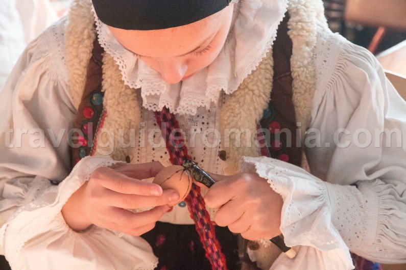 How to make decorated eggs for Easter - Romania traditions
