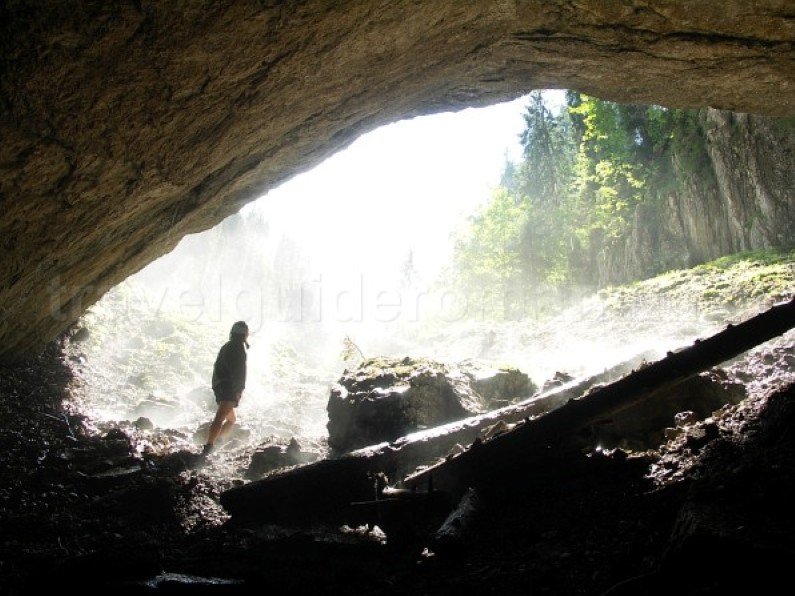 cetatile ponorului cave Padis Apuseni natural park romania