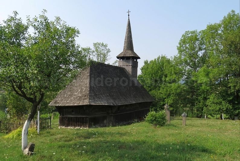 wooden church valea crisului Padurea Craiului Apuseni
