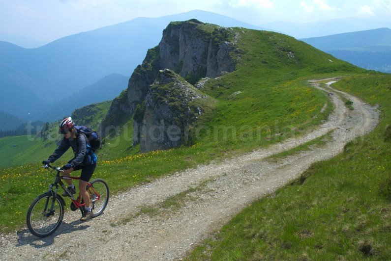 latoritei-mountains-boarnesu-limestone-strategic-road-mountain-biking-mtb-alpine.jpg