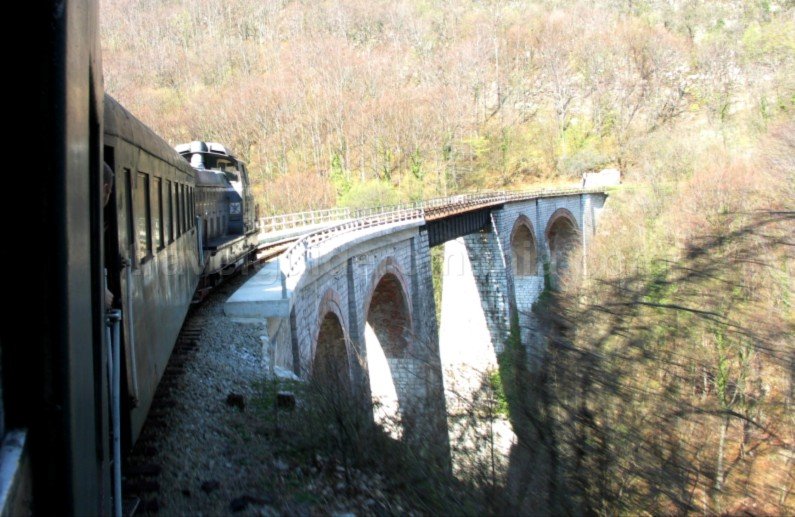 the-oldest-mountain-railway-in-Romania-anina-oravita-jitin-viaduct