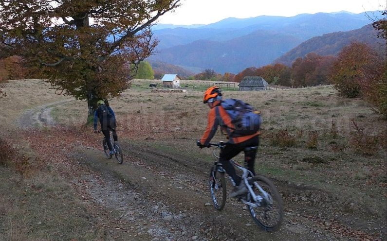 mountain biking Ponoara Padurea Craiului