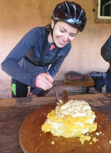 Ecoturism-Destination-Tara-Dornelor-cheese