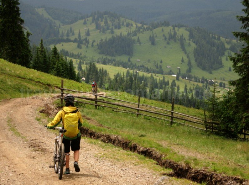 Ecoturism-Destination-Tara-Dornelor-mountain-bike