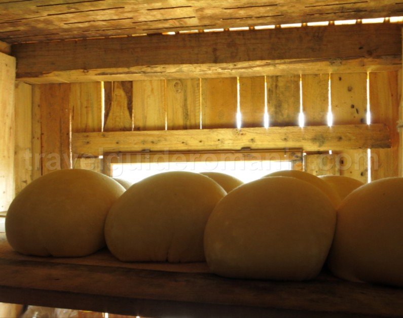 Ecoturism-Destination-Tara-Dornelor-sheepfold