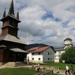 transalpina lake oasa wooden church