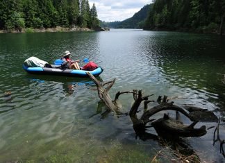 Kayaking on lakes in the Apuseni Mountains dragan lake apuseni