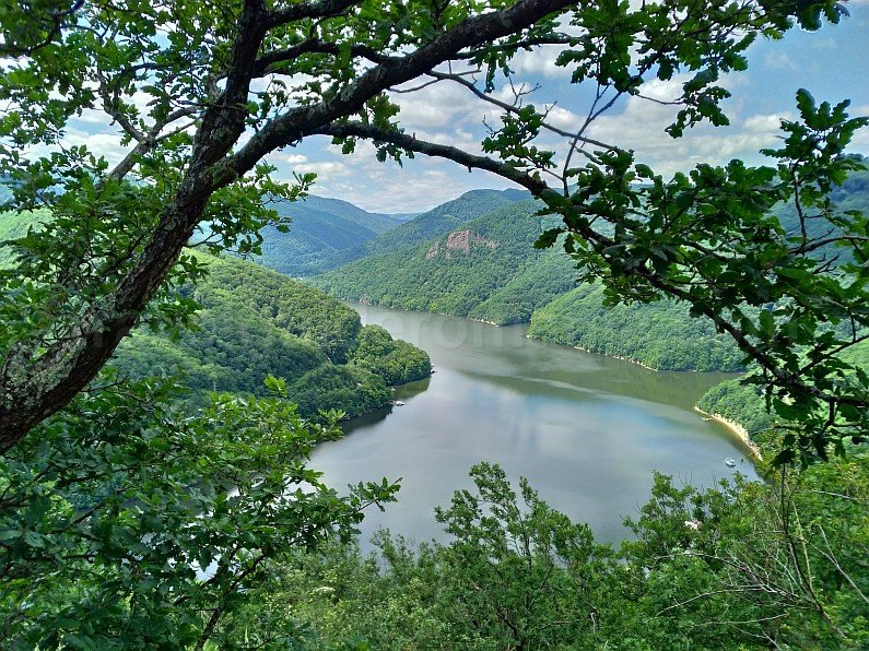 tarnita lake piatra dan