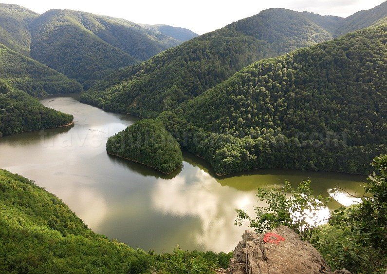 tarnita lake piatra lucaci