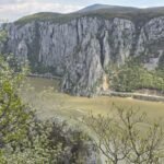 17932761288229979_travelguideromania